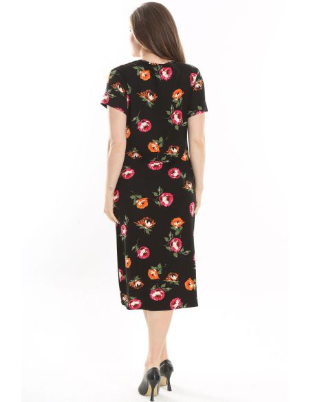 Черное платье с цветочным принтом для полных
