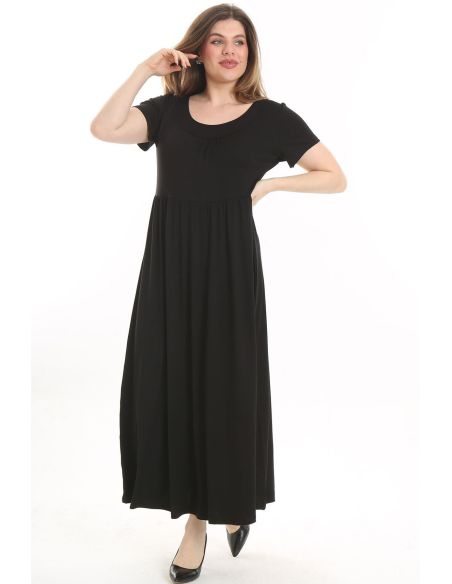 Ilga juoda suknelė apkūnioms