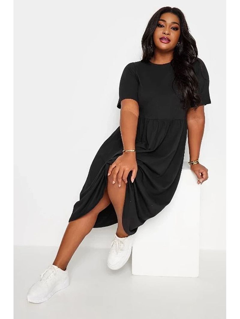 Juoda suknelė apkūnioms Juoda suknelė apkūnioms