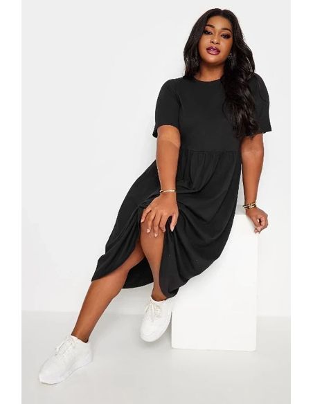 Juoda suknelė apkūnioms