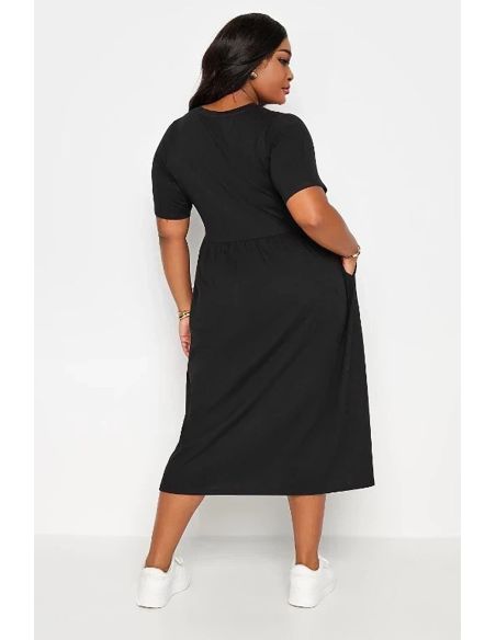 Juoda suknelė apkūnioms