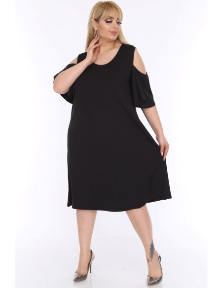 Must paljaste õlgadega kleit