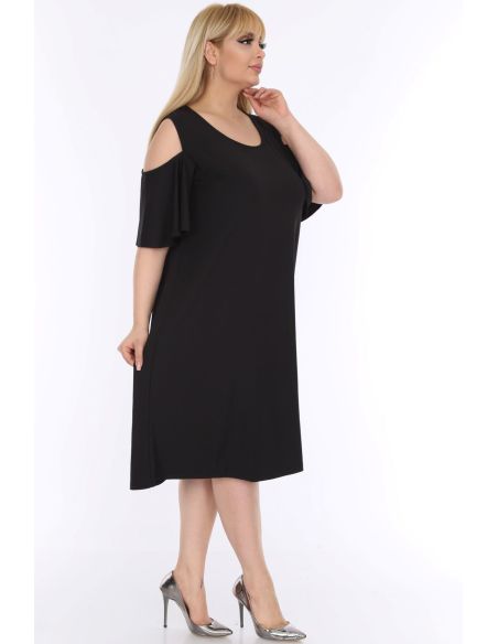 Melna kleita ar atkailinātiem pleciem