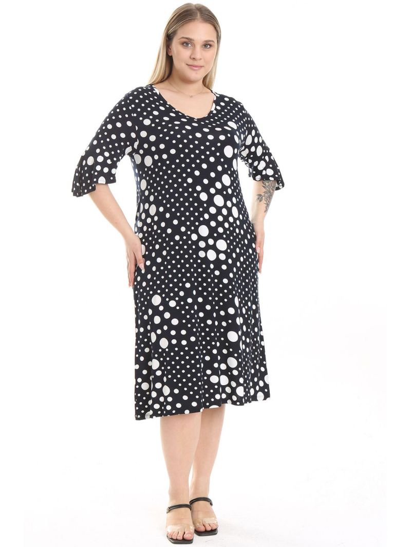 Suures suuruses täpiline kleit Suures suuruses täpiline kleit