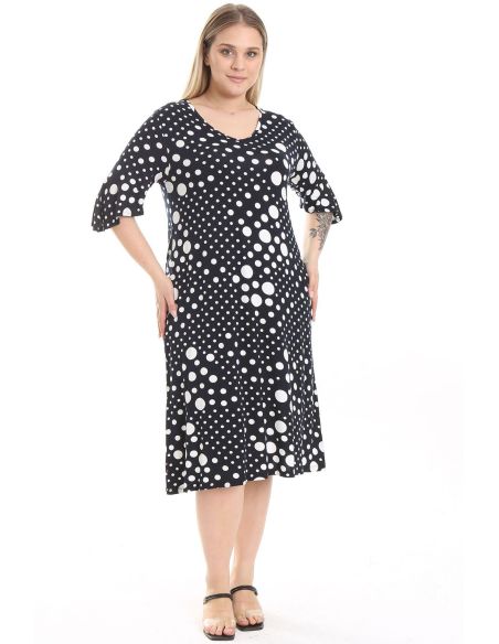 Liela izmēra punktveida kleita