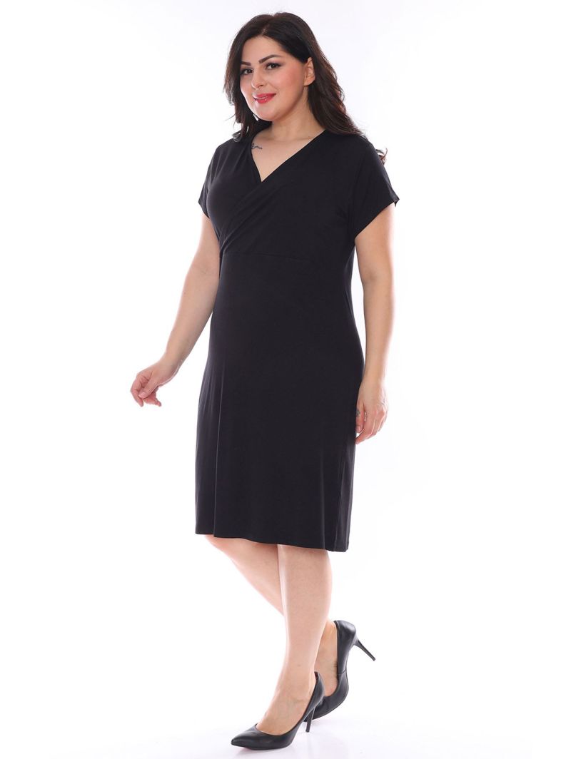 Klassikaline ümbrikukaelusega kleit