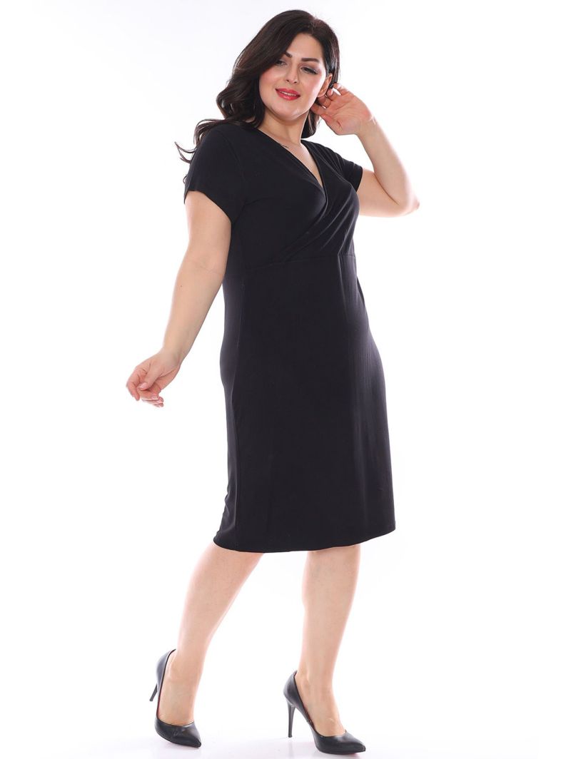 Klasikinė suknelė su voko formos iškirpte