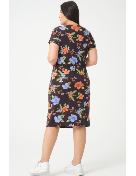 Mustriline V-kaelusega kleit