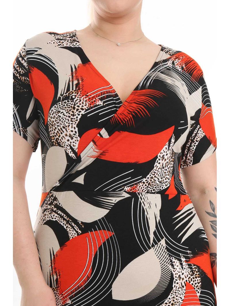 Узорчатое платье с вырезом