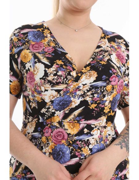 Klasiska stila kleita ar rakstiem