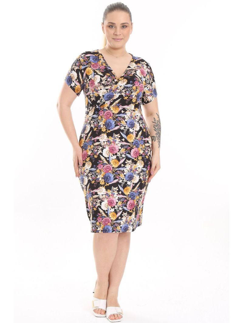 Klasiska stila kleita ar rakstiem Klasiska stila kleita ar rakstiem