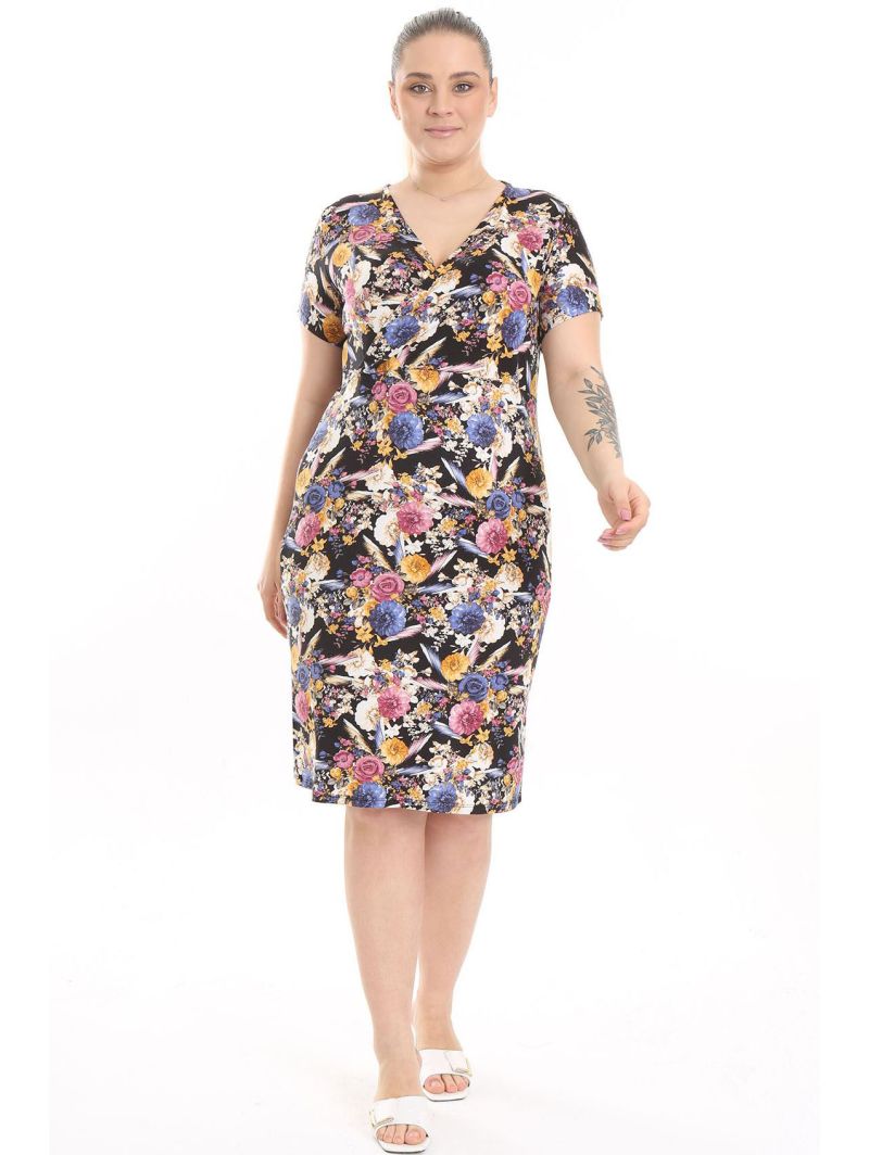 Klasiska stila kleita ar rakstiem Klasiska stila kleita ar rakstiem