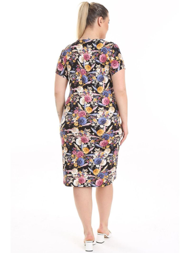 Klasiska stila kleita ar rakstiem Klasiska stila kleita ar rakstiem