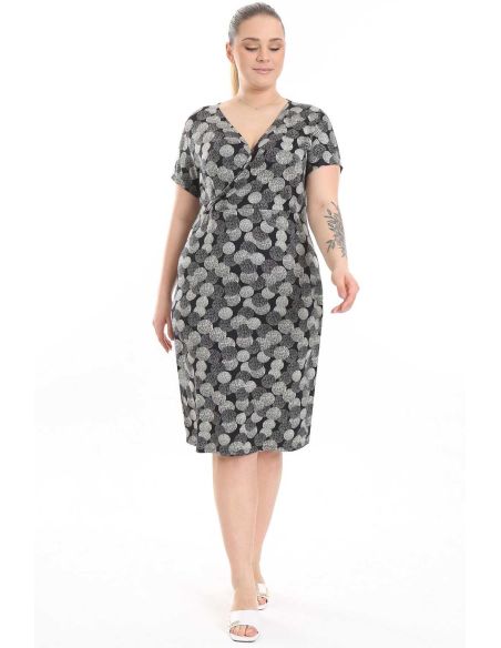 Kleita ar īsām piedurknēm