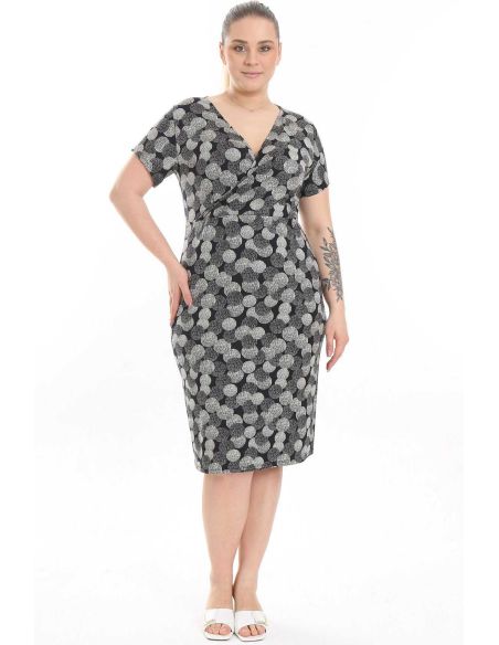 Kleita ar īsām piedurknēm