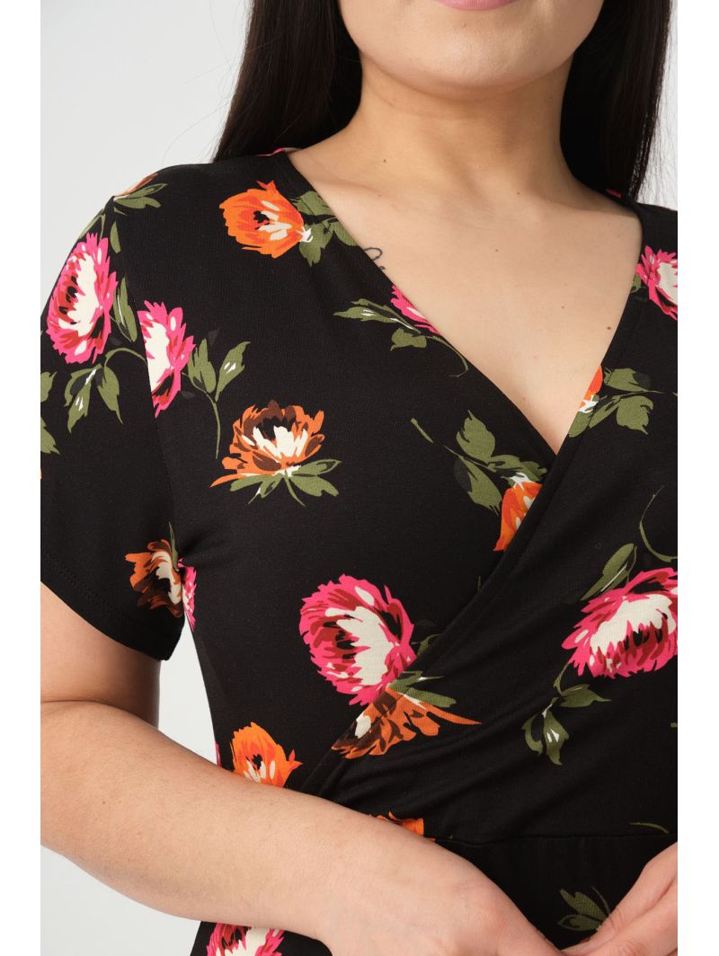 Must lilledega kleit