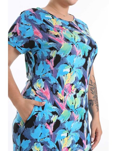 Punktu kleita ar īsām piedurknēm