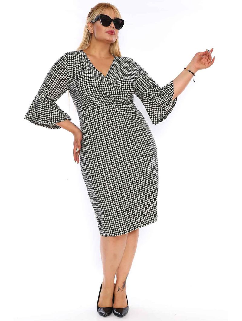 Kleita ar roku kāju rakstu