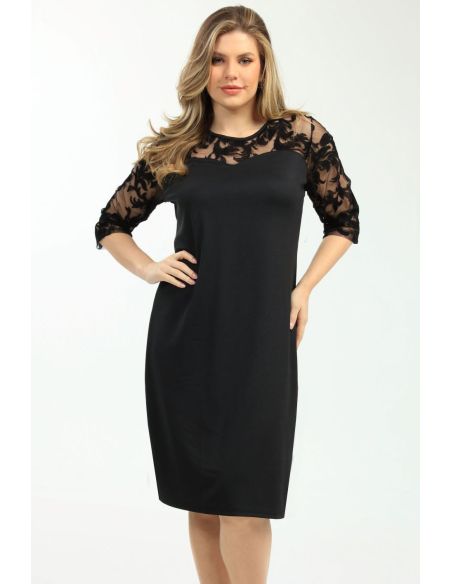 Juoda suknelė su nėriniais