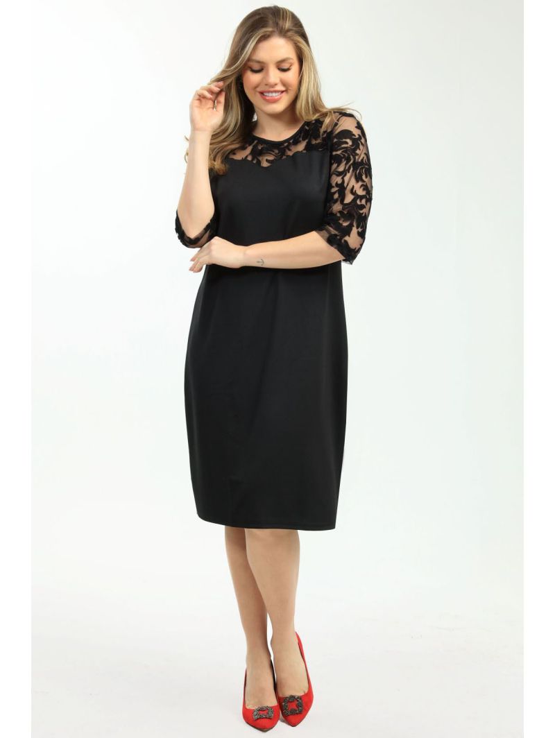 Melna kleita ar mežģīnēm Melna kleita ar mežģīnēm