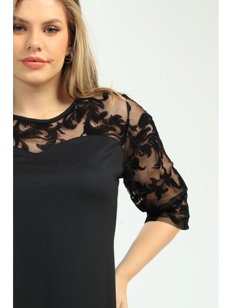 Melna kleita ar mežģīnēm Melna kleita ar mežģīnēm