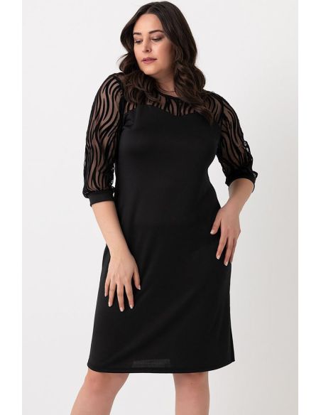 Melna kleita ar mežģīnēm