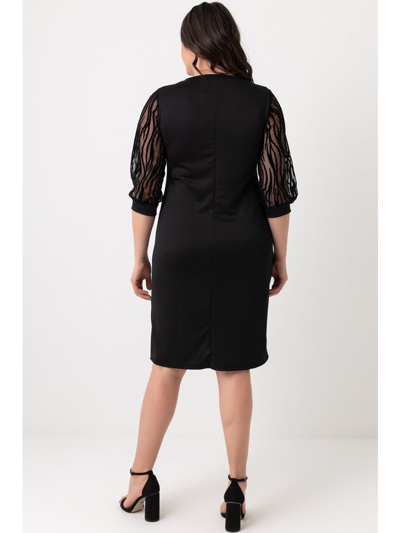 Melna kleita ar mežģīnēm Melna kleita ar mežģīnēm