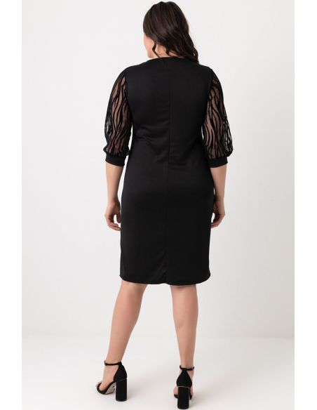 Juoda suknelė su nėriniais