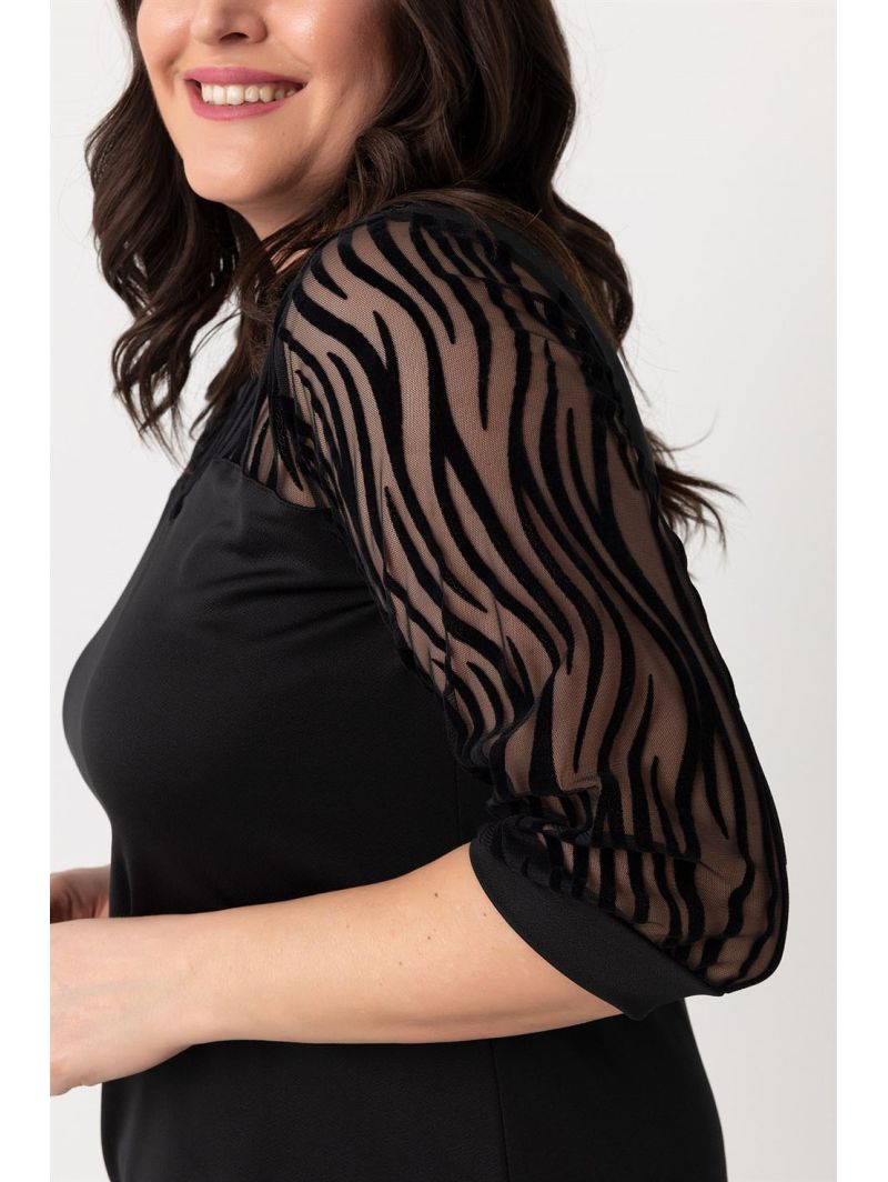 Must pitsiga kleit Must pitsiga kleit