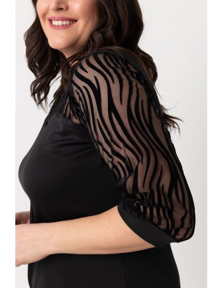 Черное платье с кружевом