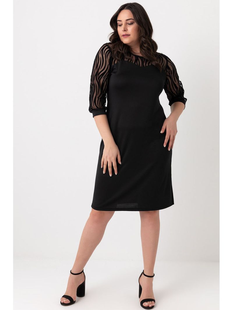 Melna kleita ar mežģīnēm Melna kleita ar mežģīnēm