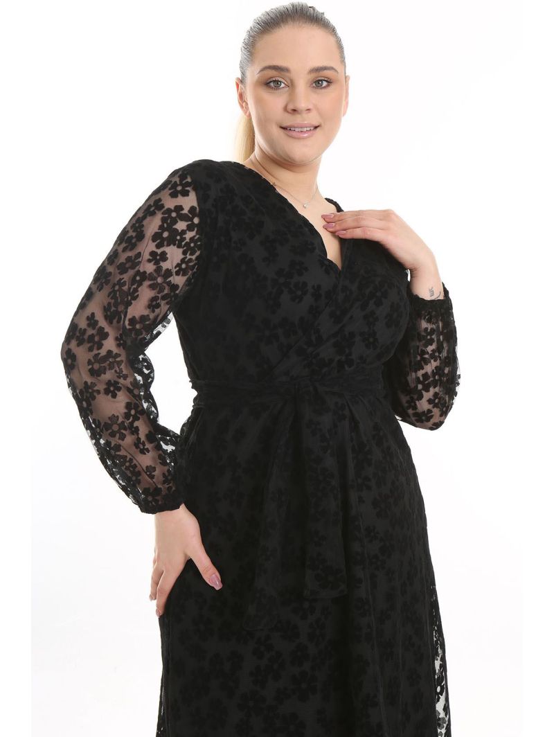 Juoda suknelė Juoda suknelė