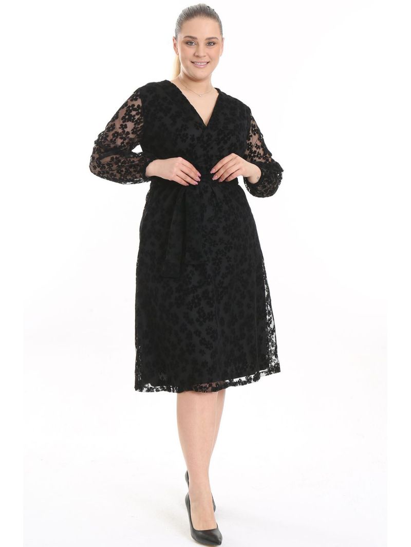 Juoda suknelė Juoda suknelė