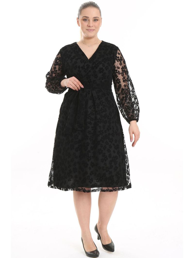 Juoda suknelė Juoda suknelė