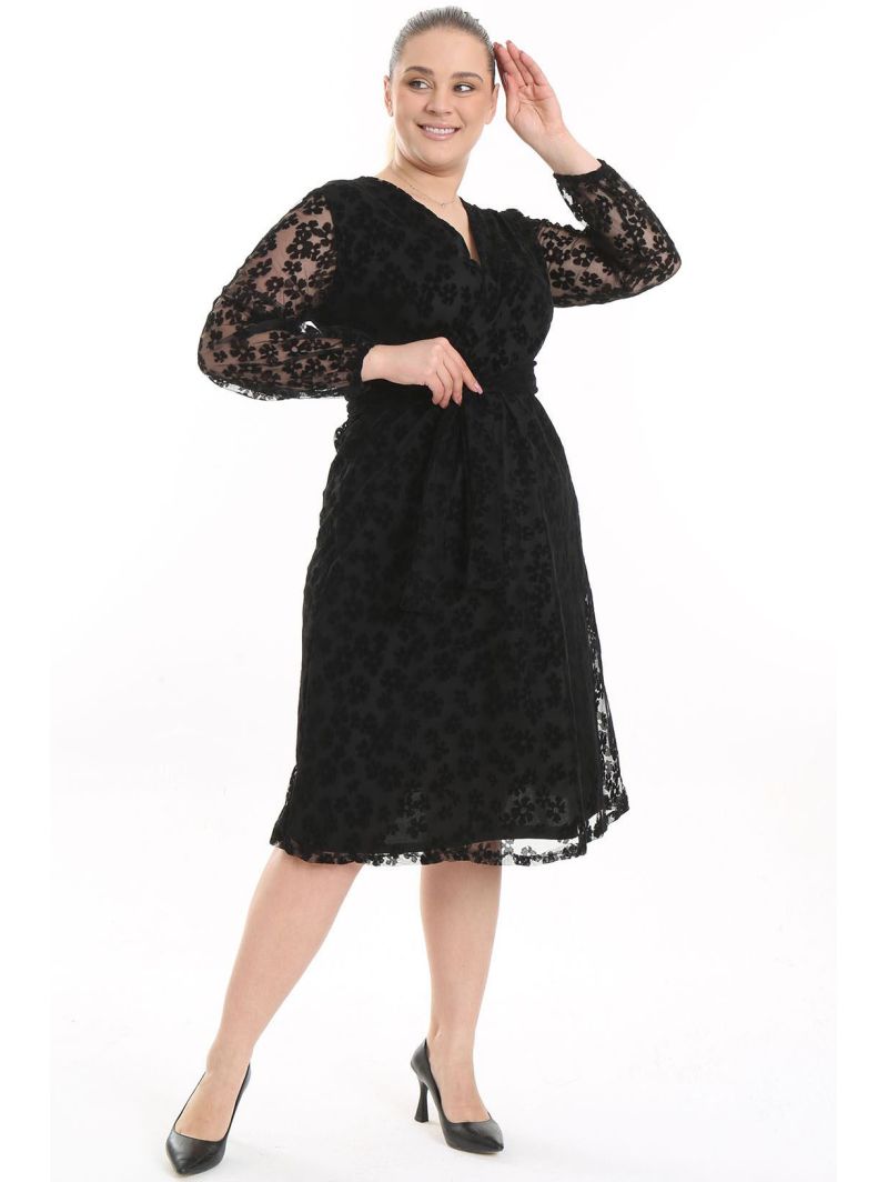 Juoda suknelė Juoda suknelė