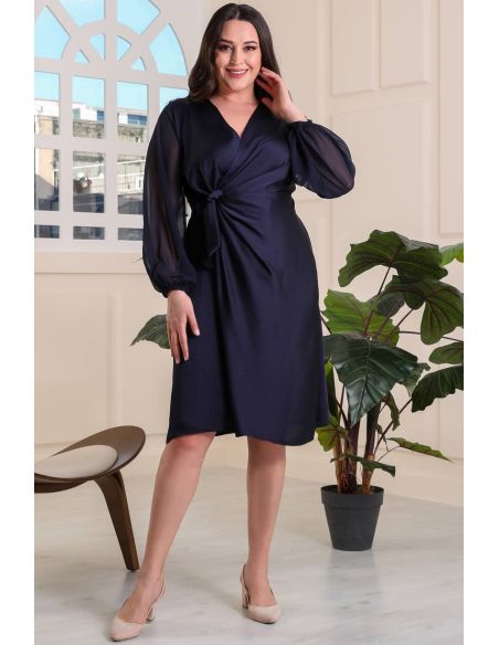 Skaista satīna kleita