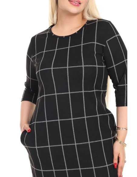 Классическое клетчатое платье с карманами