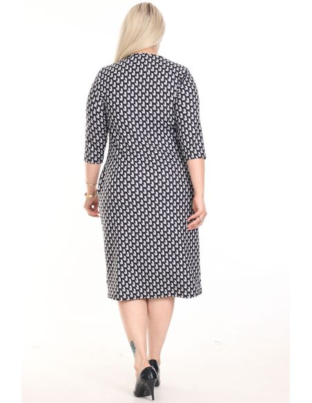 Klassikaline kleit taskutega