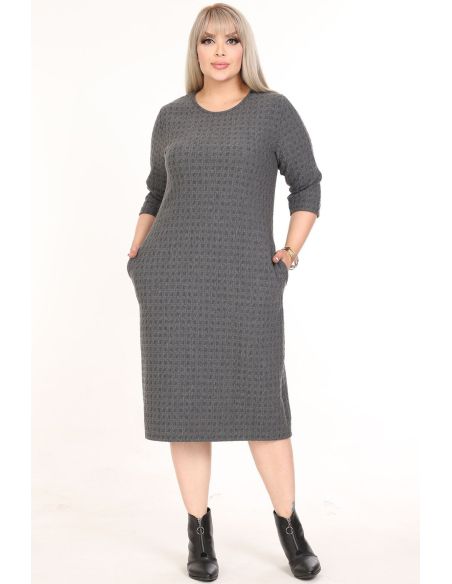 Klassikaline kleit taskutega