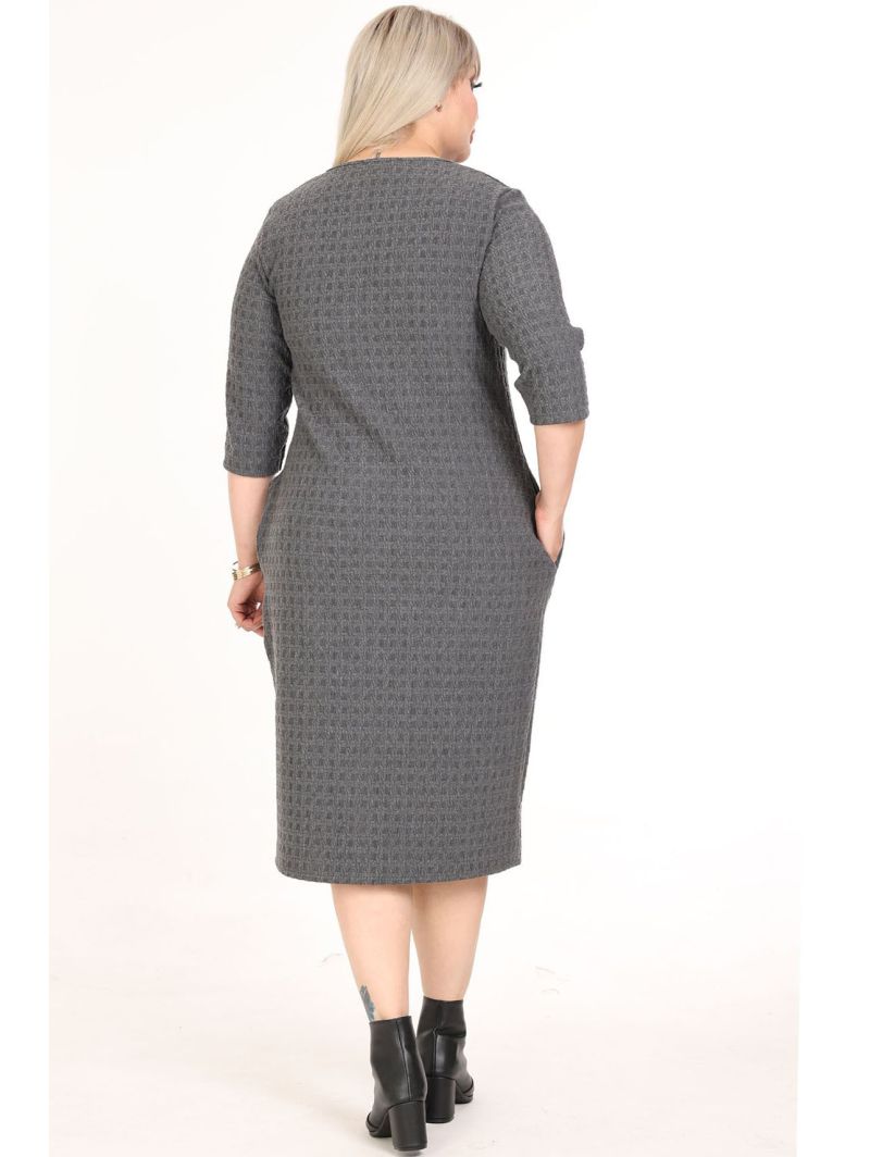 Klassikaline kleit taskutega Klassikaline kleit taskutega