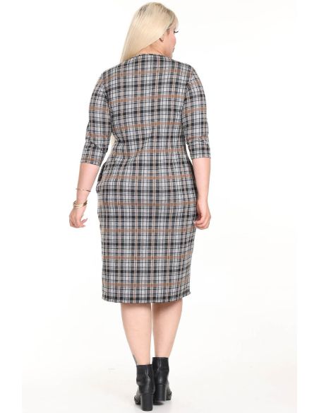 Классическое клетчатое платье с карманами