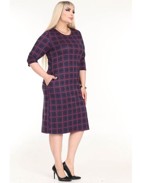 Классическое клетчатое платье с карманами