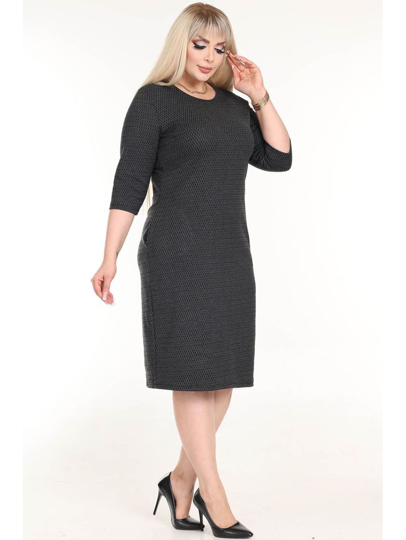 Klassikaline kleit taskutega Klassikaline kleit taskutega