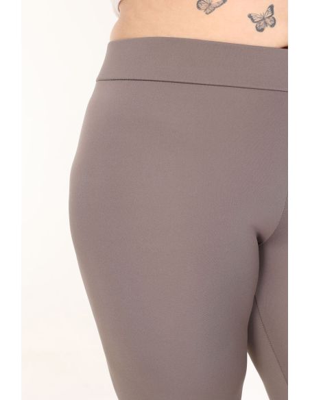 Aptemptos didelių dydžių kelnės