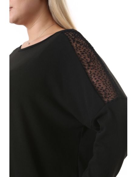 Juoda didelių dydžių palaidinė