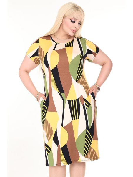 Летнее платье с короткими рукавами.