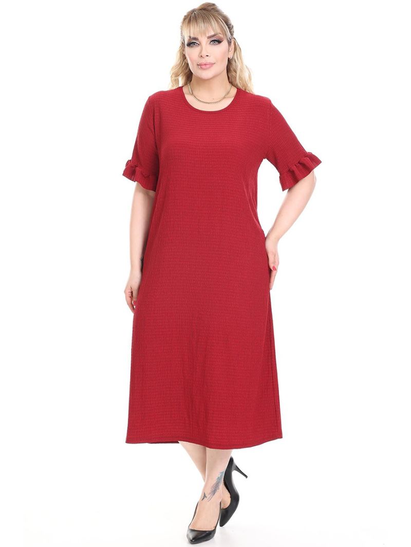 Красное платье с короткими рукавами Красное платье с короткими рукавами