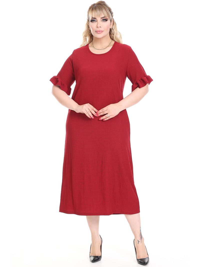 Punane kleit lühikeste varrukatega Punane kleit lühikeste varrukatega