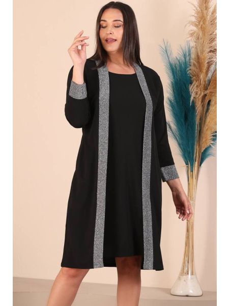 Juodos spalvos suknelė