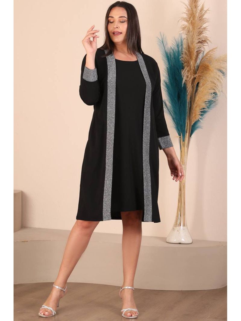 Juodos spalvos suknelė Juodos spalvos suknelė